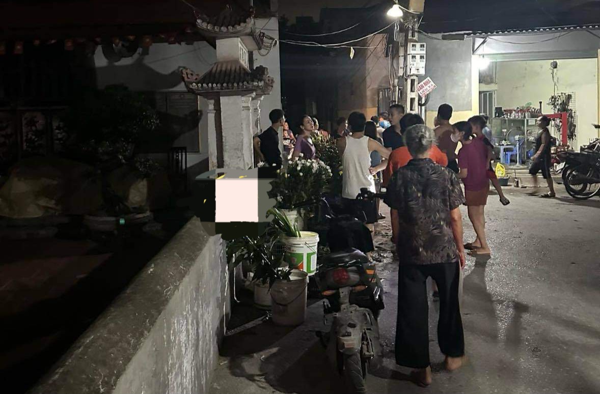 Tá hỏa phát hiện nữ công nhân trẻ tử vong trong phòng trọ, tóc vẫn còn ướt Tá hỏa phát hiện nữ công nhân trẻ tử vong trong phòng trọ, tóc vẫn còn ướt