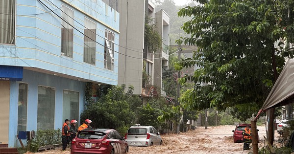 Mưa lũ cuốn đứt 3 cầu treo, 6 người mất tích ở Sơn La