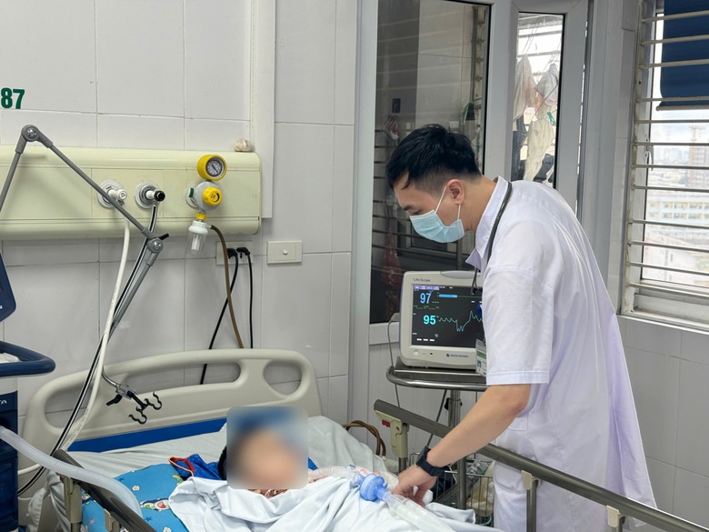 Chủ quan với thủy đậu, bé trai 6 tuổi nguy kịch- Ảnh 1.