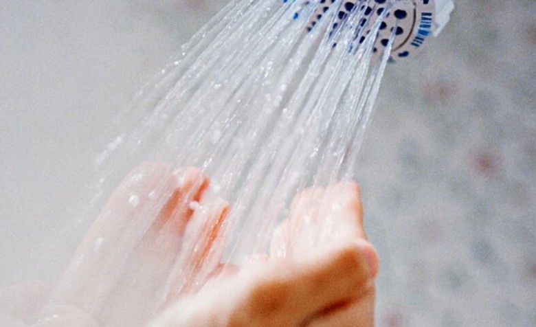 Bác sĩ cảnh báo những thói quen giải nhiệt nguy hiểm- Ảnh 2.