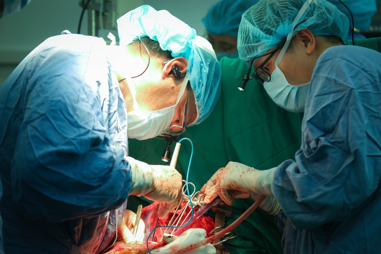 Trong 1 tuần, Bệnh viện Hữu nghị Việt Đức thực hiện thành công 21 ca ghép tạng- Ảnh 2. Trong 1 tuần, Bệnh viện Hữu nghị Việt Đức thực hiện thành công 21 ca ghép tạng- Ảnh 2.