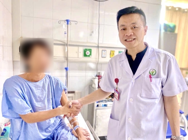Kịp thời cứu người đàn ông đứt rời trực tràng nguy kịch - Ảnh 1.