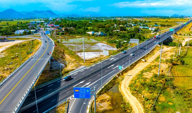Ưu tiên đầu tư cao tốc kết nối Tây Nguyên, mở rộng các hành lang kinh tế mới Điều chỉnh tiến trình đầu tư 7 tuyến cao tốc, ưu tiên nguồn lực cho các hành lang động lực - Ảnh 1.