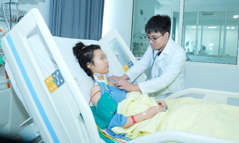 Cuộc chạy đua với tử thần cứu 2 bệnh nhân sốc phản vệ nguy kịch Cuộc chạy đua với tử thần cứu 2 bệnh nhân sốc phản vệ nguy kịch - Ảnh 1.