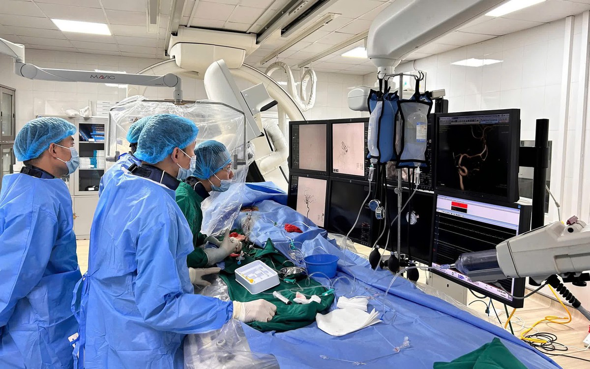 Đau đầu kéo dài, bất ngờ phát hiện "quả bom nổ chậm" trong não