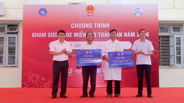 Huế: Khám sức khỏe miễn phí cho hơn 1.000 người dân - Ảnh 2.