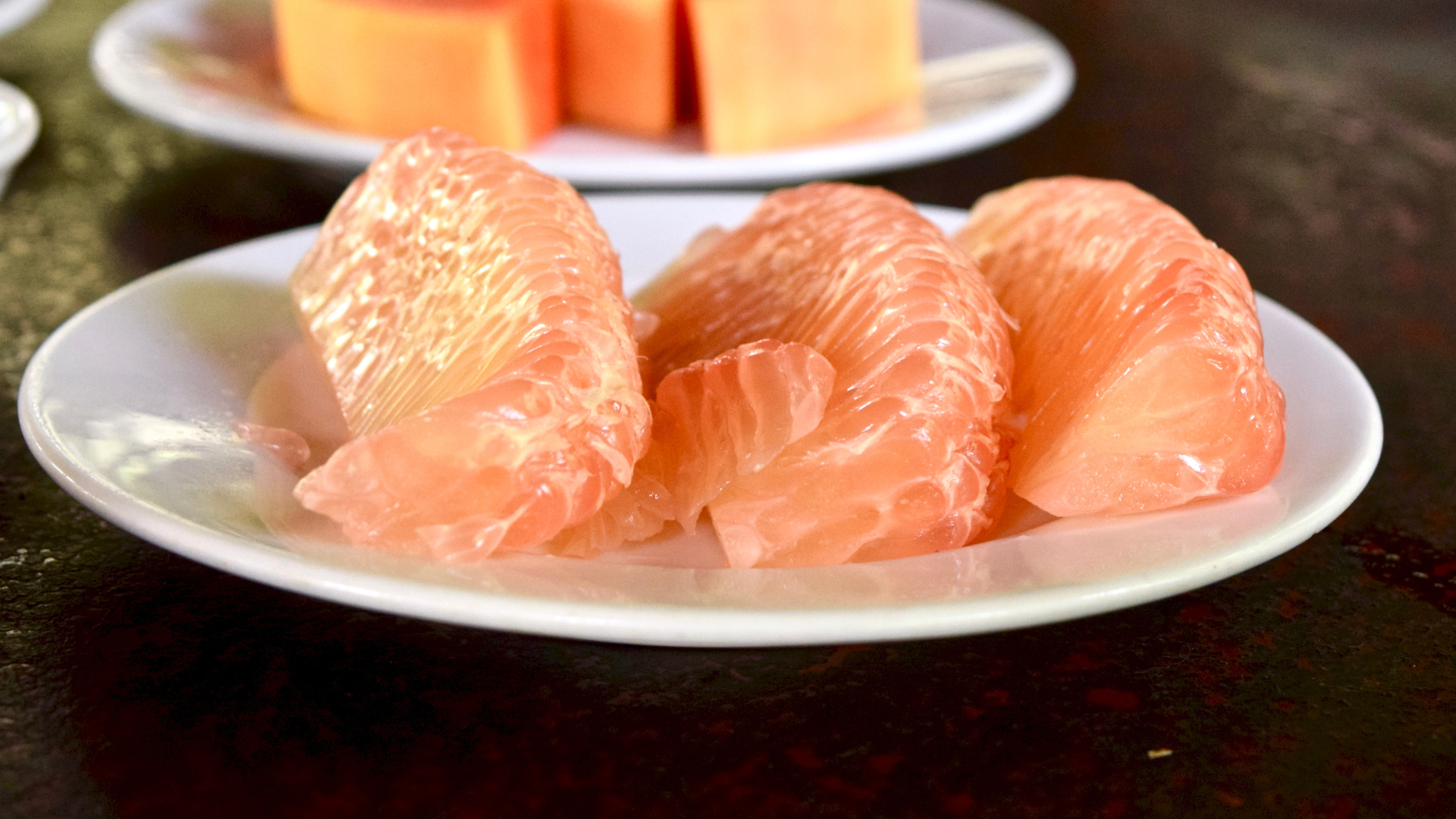 8 tr&aacute;i c&acirc;y quen thuộc gi&uacute;p b&ugrave; nước