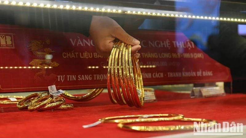 Giá vàng ngày 16/7: Vàng nhẫn, vàng miếng đồng loạt giảm theo giá thế giới