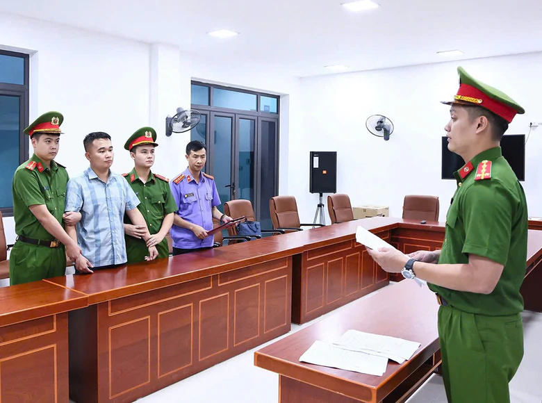 Khởi tố hiệu trưởng trường chuyên Tuyên Quang và 6 người liên quan vụ 147 điểm 10 Toán Khởi tố hiệu trưởng trường THPT Chuyên Tuyên Quang cùng 6 người liên quan điểm thi THPT - Ảnh 1.