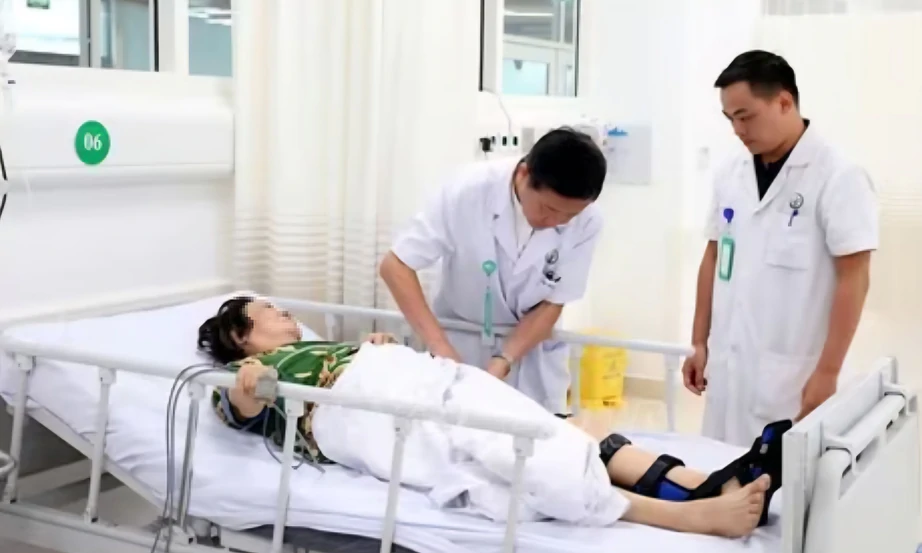 Hơn một tuần, Bệnh viện Việt Đức cơ sở Ninh Bình cấp cứu hơn 330 trường hợp tai nạn Hơn một tuần, Bệnh viện Việt Đức cơ sở Ninh Bình cấp cứu 332 ca tai nạn giao thông - Ảnh 1.