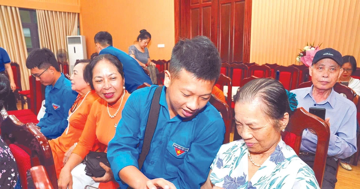 Hỗ trợ người cao tuổi nâng cao năng lực số