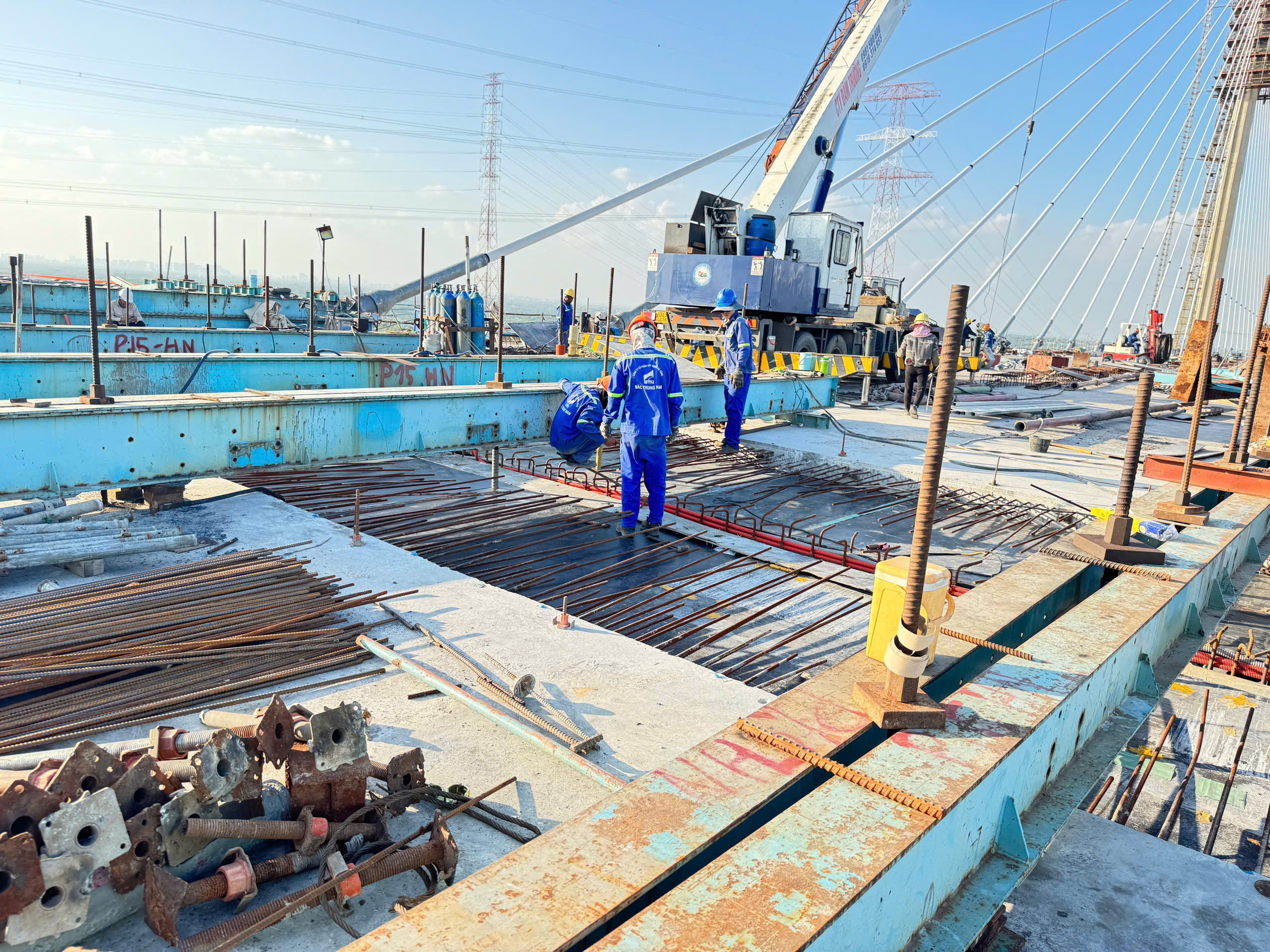 Cầu Phước Kh&aacute;nh hợp long, tiến gần ng&agrave;y th&ocirc;ng xe kết nối miền T&acirc;y với s&acirc;n bay Long Th&agrave;nh - Ảnh 8.