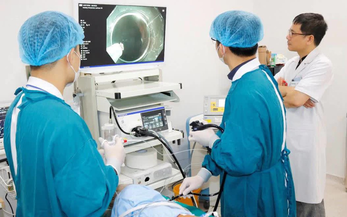Cụ bà 90 tuổi ung thư dạ dày ngồi dậy sau 1 ngày phẫu thuật và xuất viện sau 6 ngày