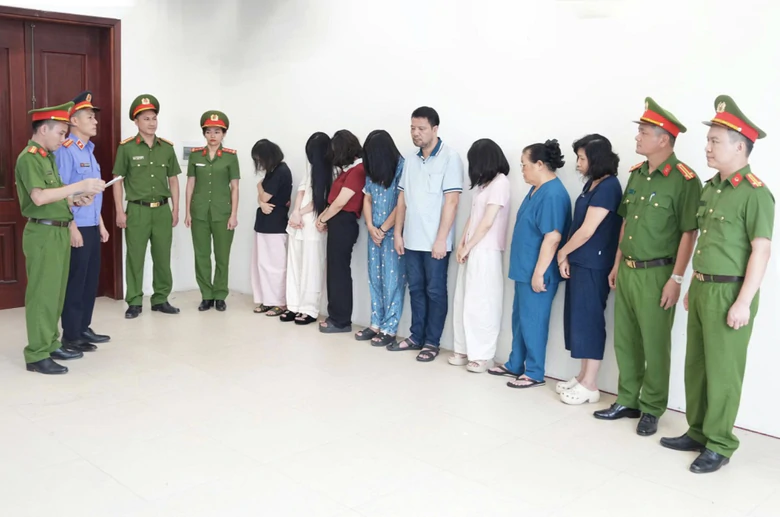 Nghệ An: Triệt phá đường dây "vẽ bệnh", khởi tố 10 bị can - Ảnh 1.