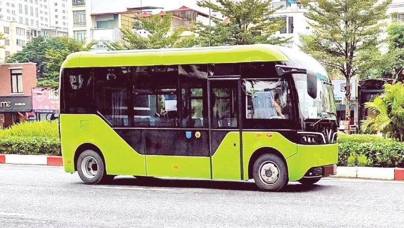 Quảng Ninh đưa đón học sinh đến trường bằng xe buýt điện