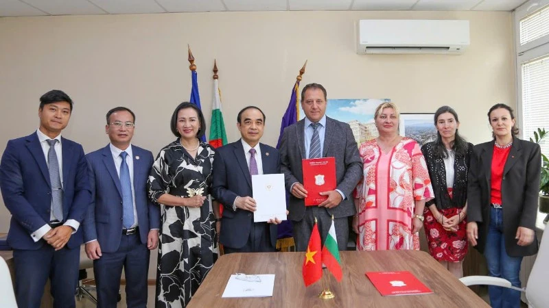Việt Nam-Bulgaria mở rộng hợp tác trong đào tạo, nghiên cứu y khoa và dược phẩm