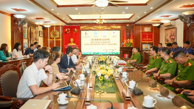 Đào tạo các giảng viên nguồn trong cấp cứu ngoại viện