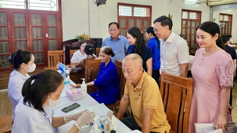 Không "khoán trắng" cho ngành y tế trong chăm sóc sức khỏe toàn dân