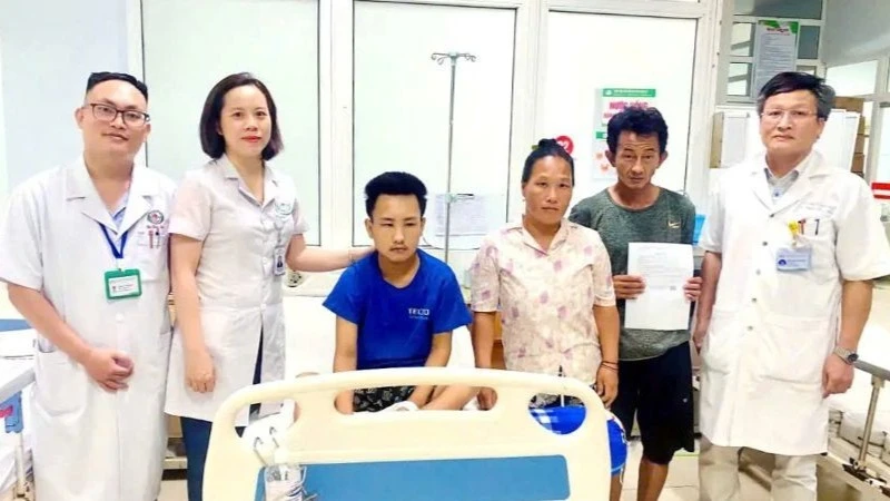 Cứu sống nam sinh người Lào bị sốc nhiễm khuẩn, suy đa tạng