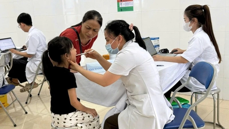 Đáp ứng nhu cầu khám, chữa bệnh của người dân