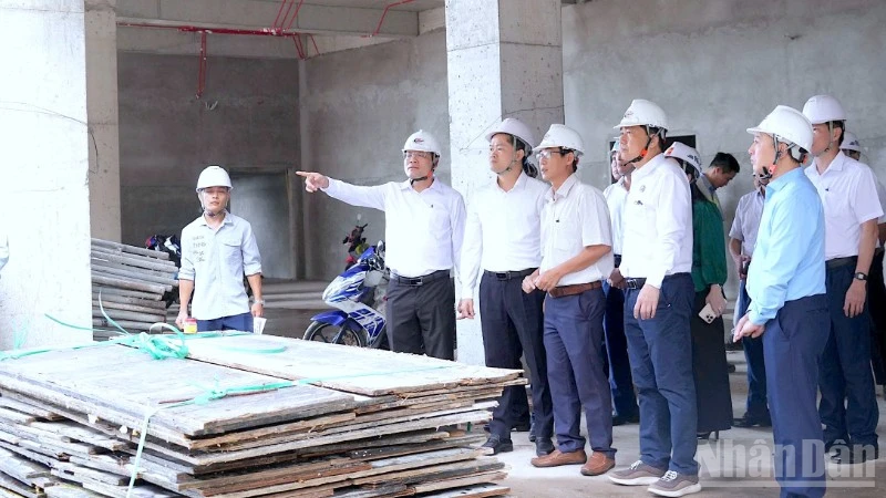 Đồng hành gỡ “nút thắt”, nâng tầm y tế Cà Mau