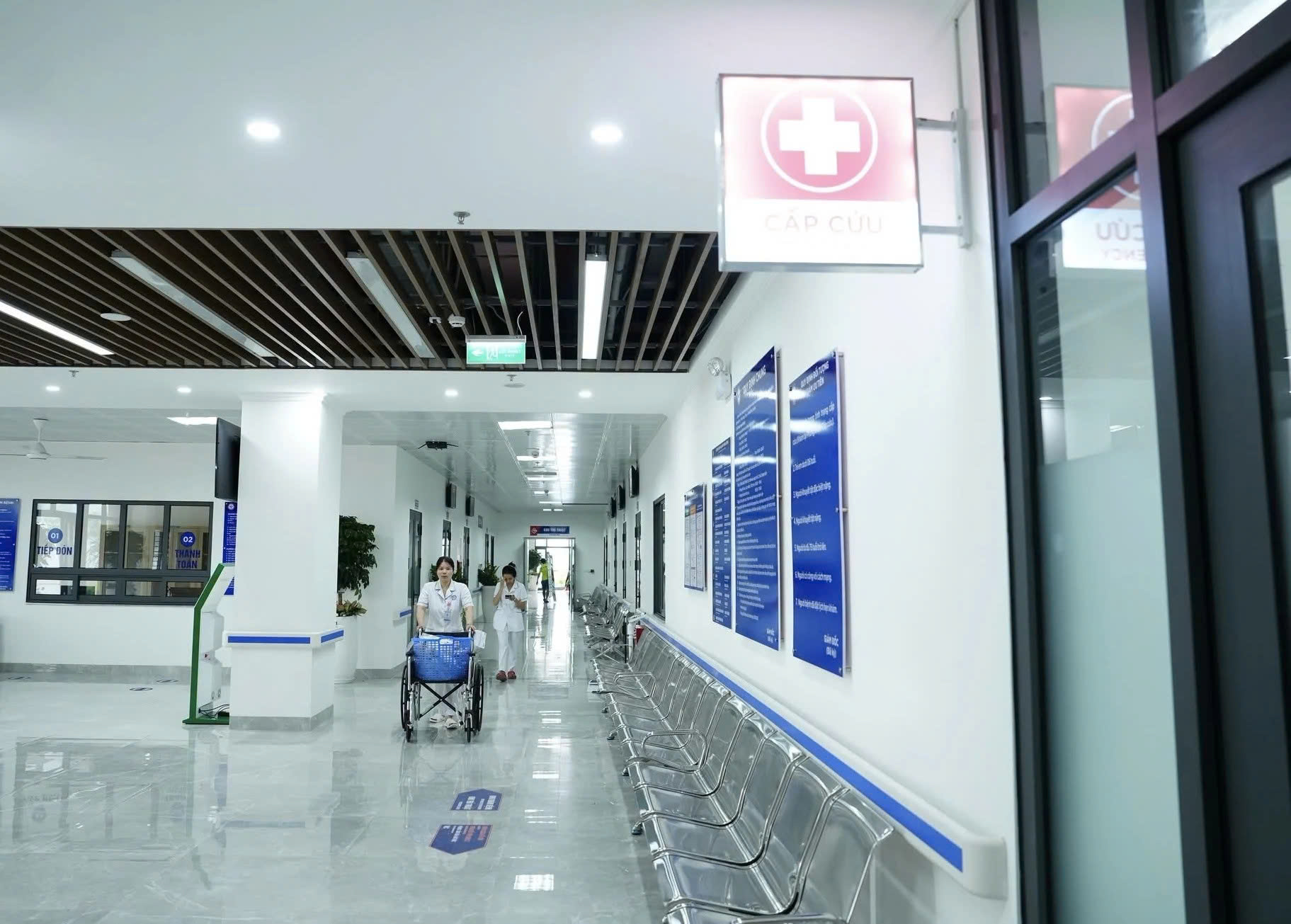 Kh&ocirc;ng gian kh&aacute;m, chữa bệnh tại Cơ sở 2 Bệnh viện Phụ sản Trung ương được thiết kế khang trang, đồng bộ, tạo thuận lợi cho người bệnh trong qu&aacute; tr&igrave;nh thăm kh&aacute;m v&agrave; điều trị.