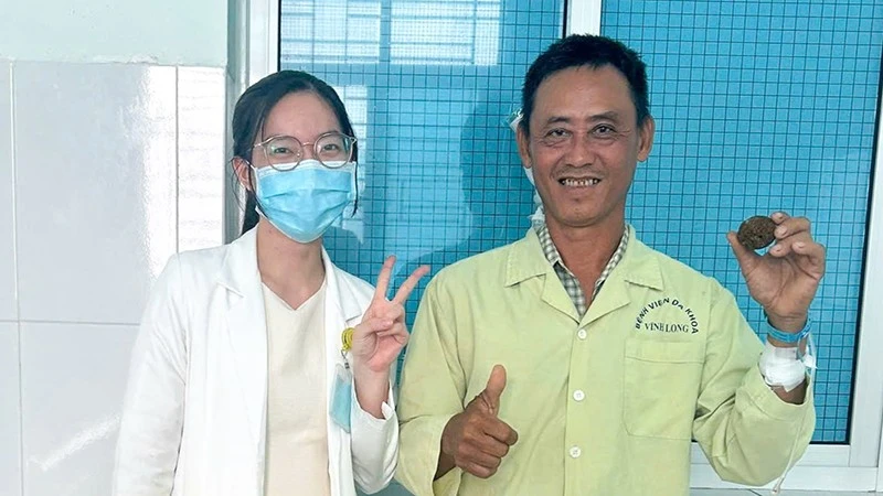Bệnh viện đa khoa Vĩnh Long phẫu thuật thành công ca sỏi niệu quản hiếm gặp