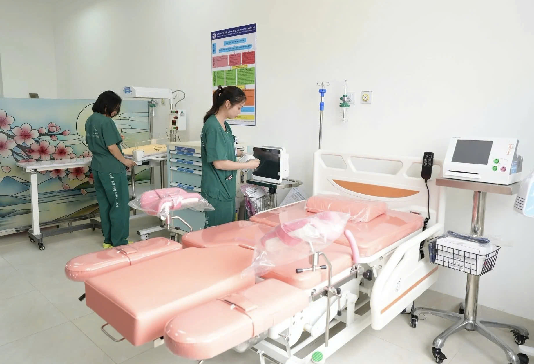 Ph&ograve;ng kh&aacute;m tại Cơ sở 2 Bệnh viện Phụ sản Trung ương được đầu tư hệ thống trang thiết bị hiện đại, sẵn s&agrave;ng phục vụ c&ocirc;ng t&aacute;c kh&aacute;m, điều trị chuy&ecirc;n s&acirc;u về sản phụ khoa.