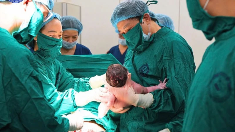 Ngày hoạt động đầu tiên, Bệnh viện Phụ sản Trung ương cơ sở 2 đón hơn 500 lượt khám