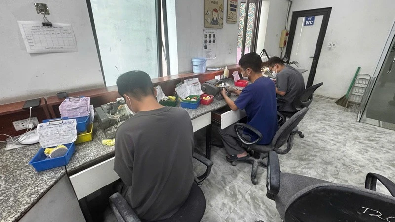 Phát hiện nhiều vi phạm trong sản xuất, kinh doanh răng giả trên địa bàn Hà Nội