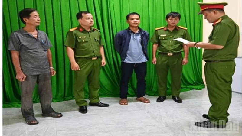 Công an Cần Thơ thi hành lệnh bắt tạm giam đối tượng lừa đảo chiếm đoạt tài sản