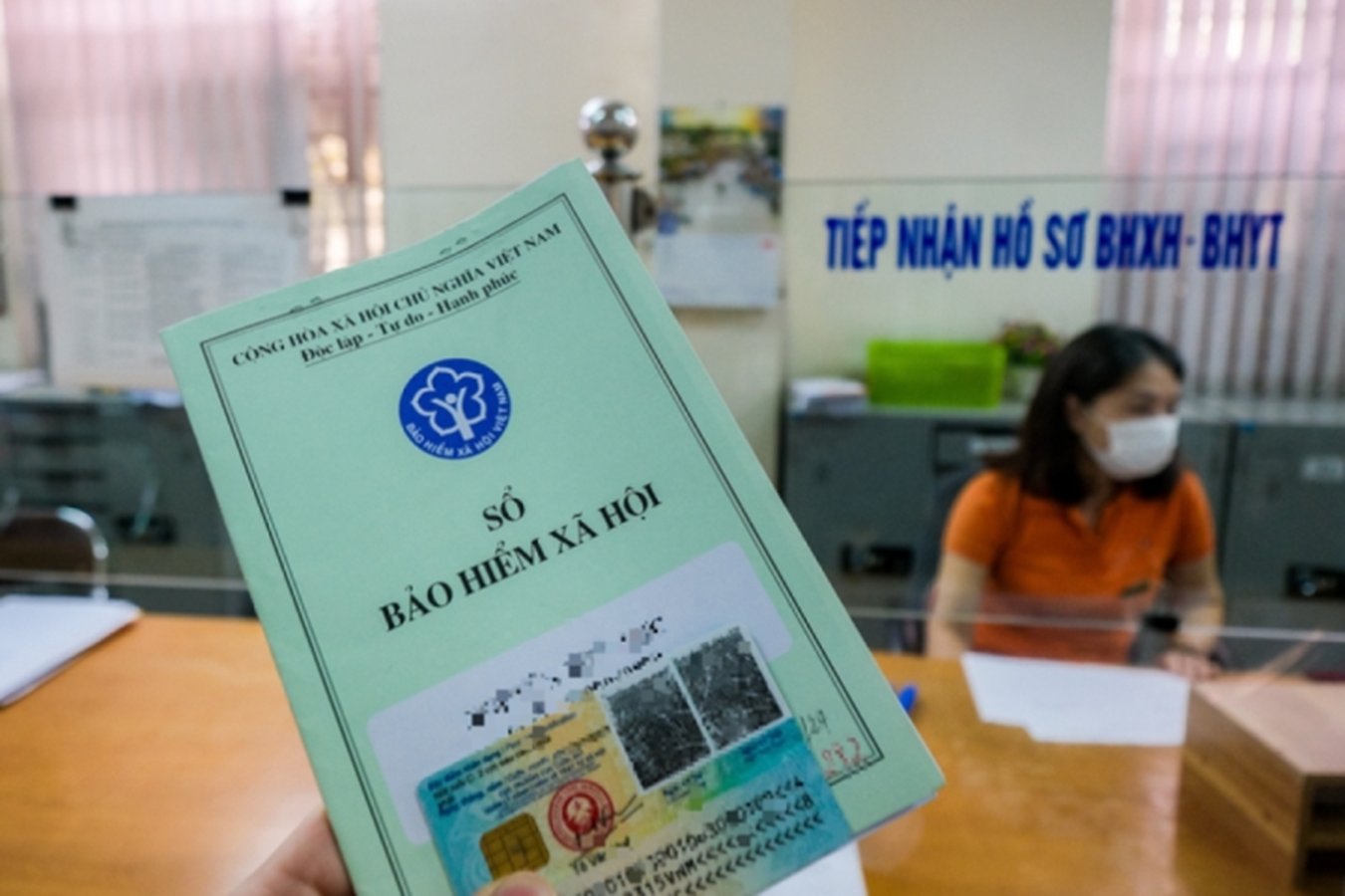 Bộ Tài chính, Đoàn đại biểu Quốc hội TPHCM đề xuất bổ sung 3 nhóm vào diện đóng bảo hiểm xã hội bắt buộc.