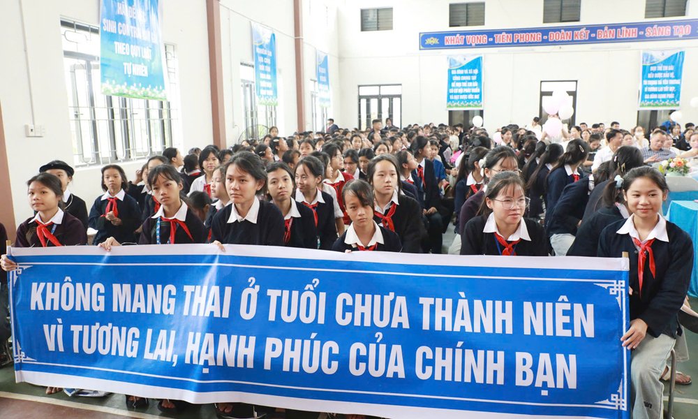 Trường Dân tộc nội trú Trung học cơ sở và Trung học phổ thông Nguyễn Tất Thành tham dự lễ phát động Chiến dịch truyền thông về mất cân bằng giới tính khi sinh