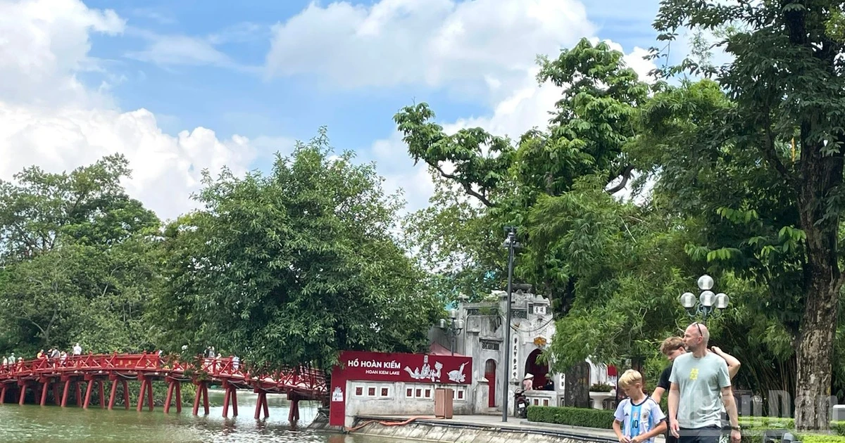 Thời tiết ngày 12/8: Nắng nóng tiếp diễn ở Bắc Bộ, Hà Nội có nơi nắng nóng gay gắt