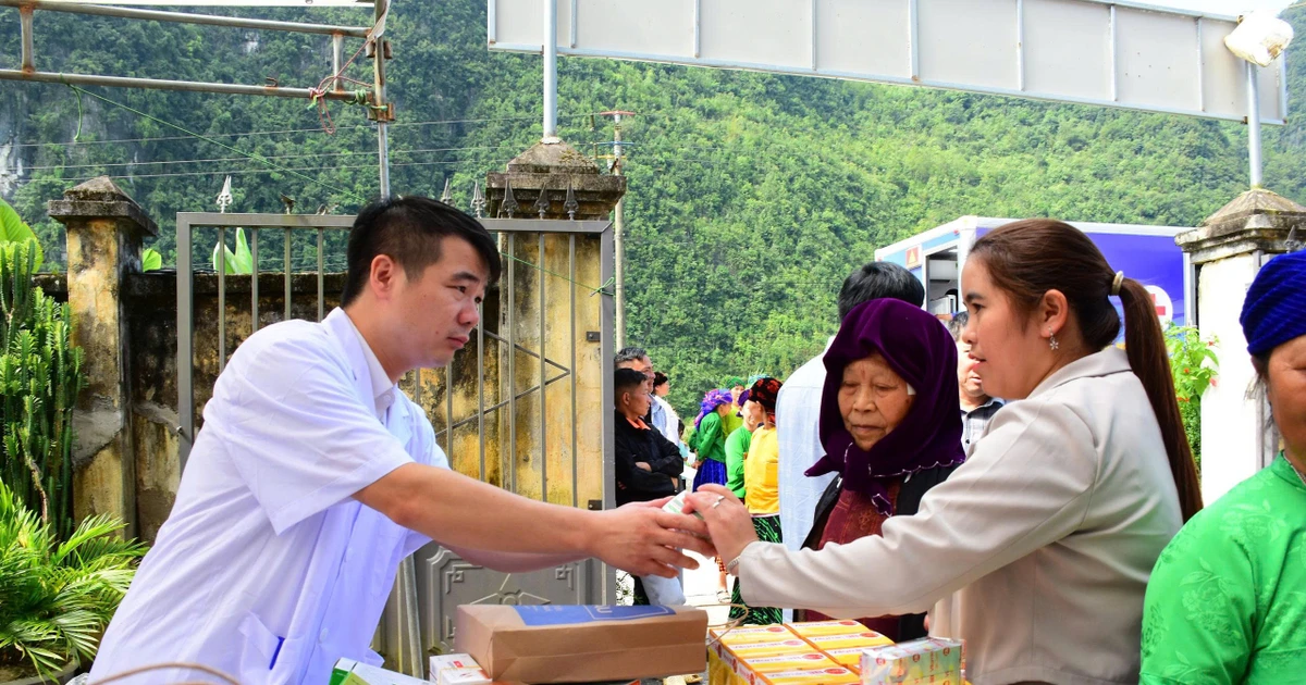 Tuyên Quang: Khám bệnh và cấp thuốc miễn phí tại xã biên giới Phố Bảng