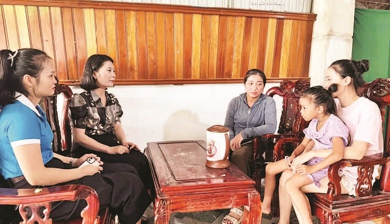 Đỡ đầu trẻ nhỏ mồ côi