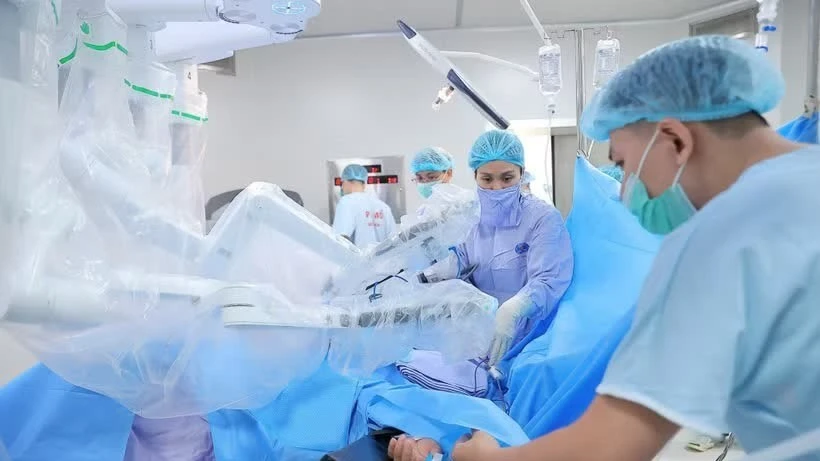 Tái tạo đường tiêu hóa cho người bệnh do uống nhầm thuốc tẩy bồn cầu
