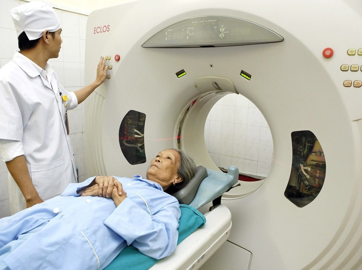 Người cao tuổi cần chủ động bảo vệ sức khỏe bản thân bằng cách duy trì chế độ dinh dưỡng cân đối, giảm lượng muối và đường trong khẩu phần ăn, hạn chế chất béo có hại Người cao tuổi cần chủ động bảo vệ sức khỏe bản thân bằng cách duy trì chế độ dinh dưỡng cân đối, giảm lượng muối và đường trong khẩu phần ăn, hạn chế chất béo có hại