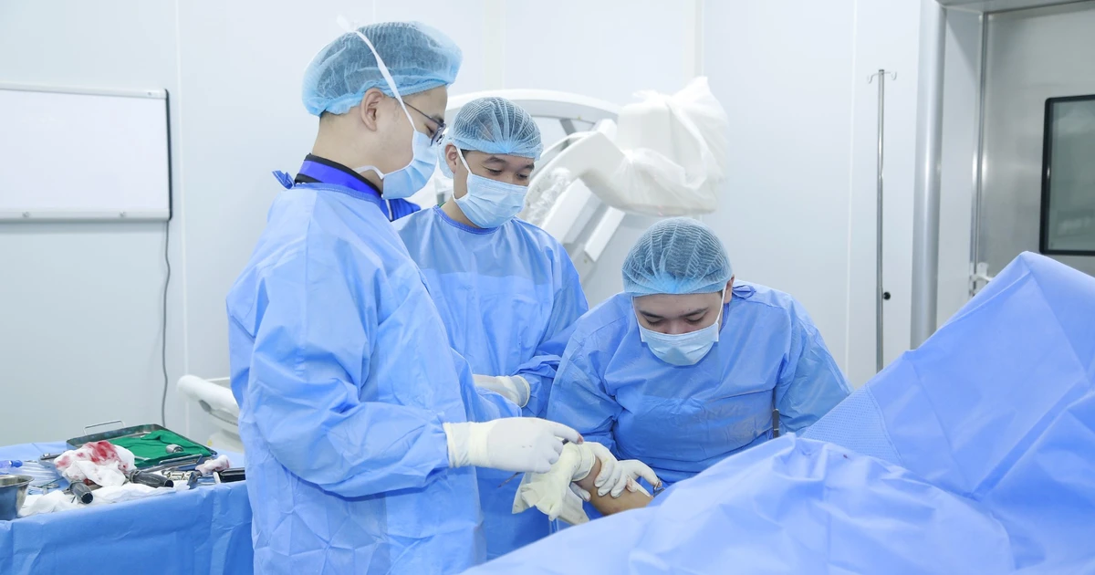 Nắn chỉnh kín và cố định xương bằng đinh nội tủy đàn hồi cho cháu bé bị gãy xương cánh tay