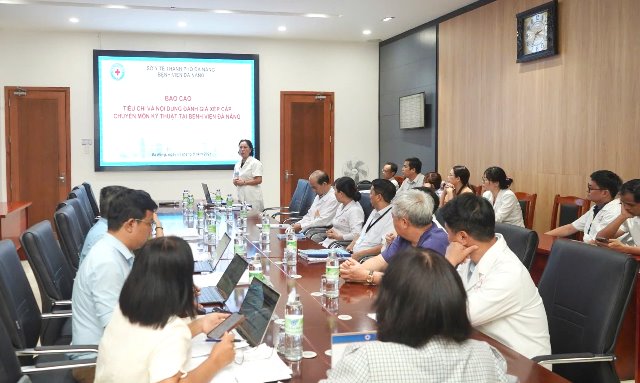 Tiến sĩ, Bác sĩ Lê Đức Nhân Giám đốc Bệnh viện Đà Nẵng.