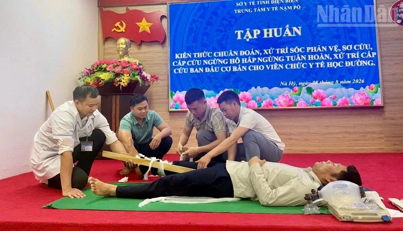Điện Biên: Nâng cao kỹ năng cấp cứu ban đầu cho nhân viên y tế trường học