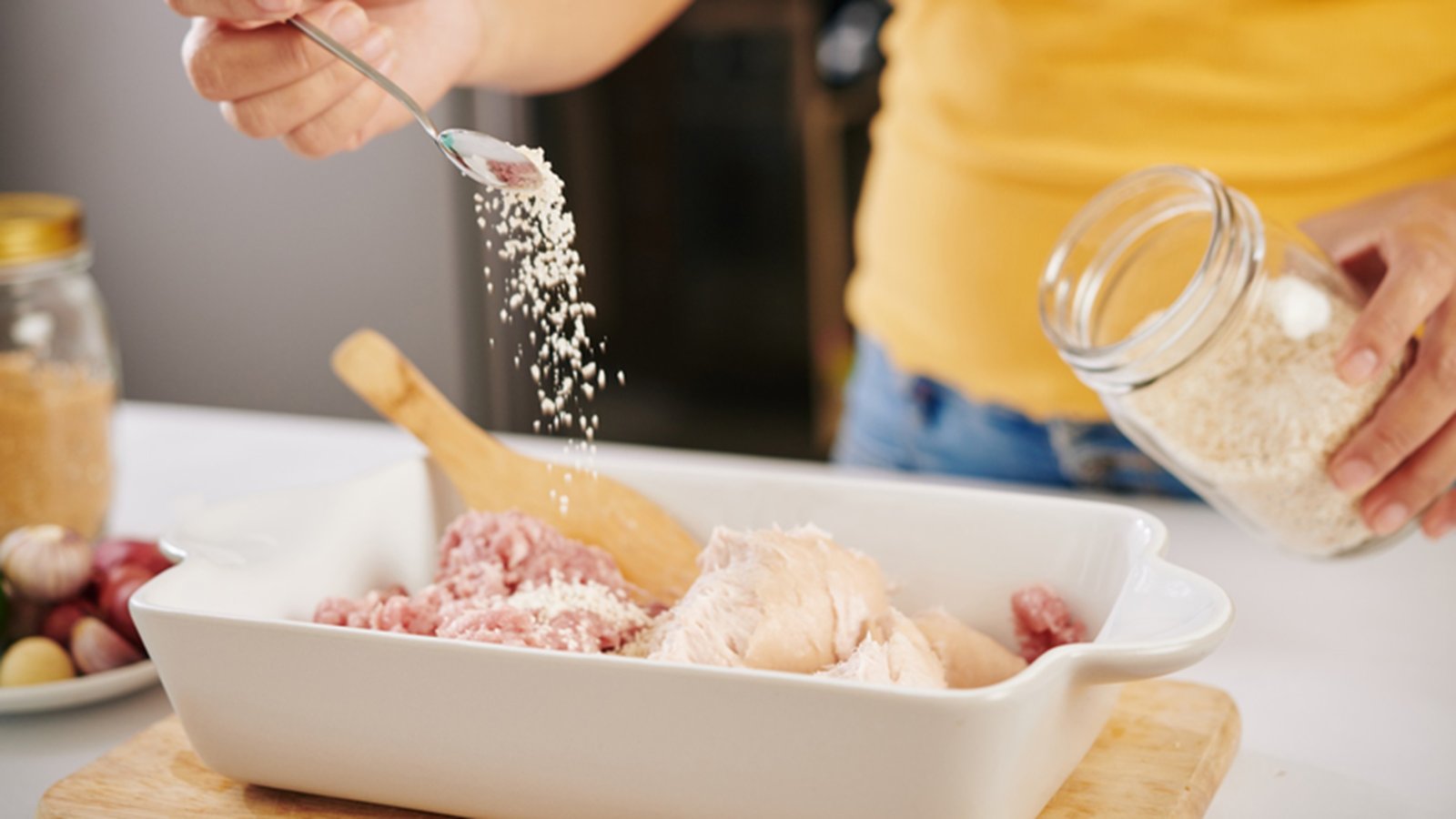 Nhiều người đã giảm muối trong khẩu phần nhưng huyết áp vẫn khó kiểm soát. Nguyên nhân có thể đến từ những thói quen ít được chú ý trong sinh hoạt hằng ngày Nhiều người đã giảm muối trong khẩu phần nhưng huyết áp vẫn khó kiểm soát. Nguyên nhân có thể đến từ những thói quen ít được chú ý trong sinh hoạt hằng ngày