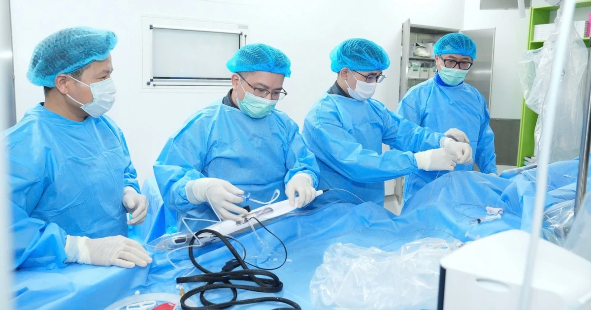 Sốc tim, tổn thương mạch vành vôi hóa nặng được xử trí bằng 2 kỹ thuật chuyên sâu