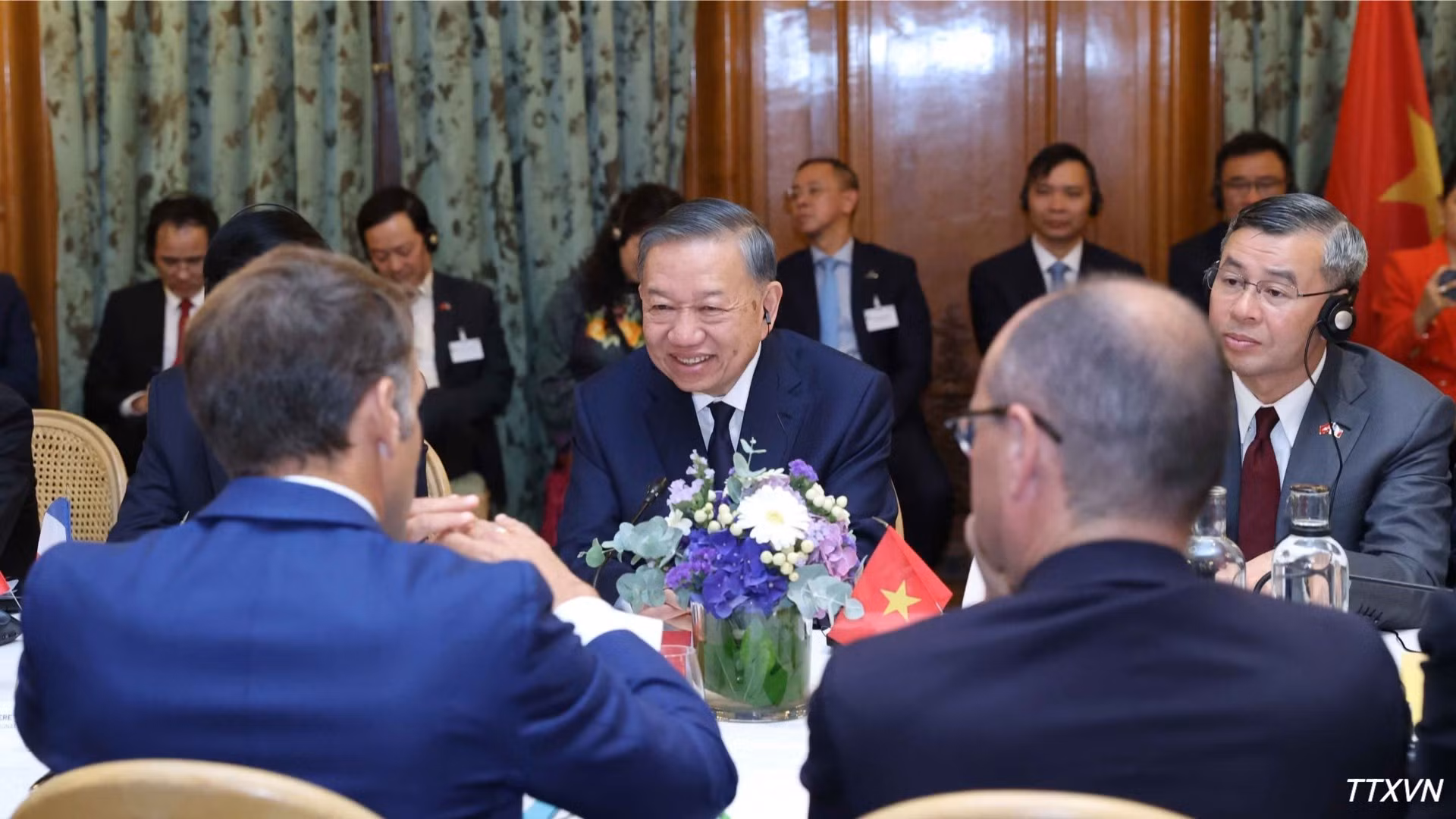 vna-potal-tong-bi-thu-chu-tich-nuoc-to-lam-va-tong-thong-cong-hoa-phap-emmanuel-macron-gap-mot-so-tap-doan-doanh-nghiep-hang-dau-cua-phap-va-viet-nam-4698.jpg
