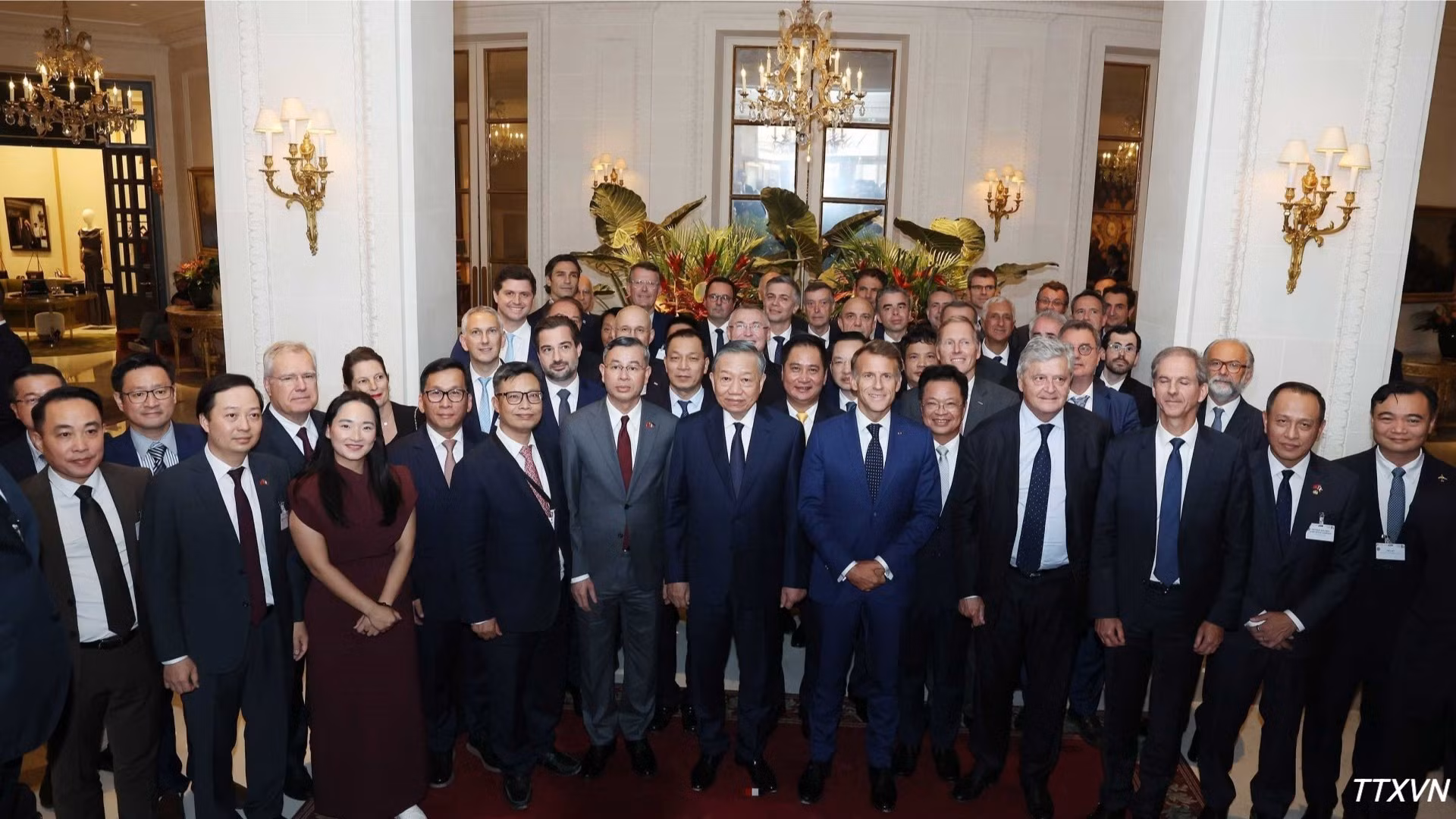 vna-potal-tong-bi-thu-chu-tich-nuoc-to-lam-va-tong-thong-cong-hoa-phap-emmanuel-macron-gap-mot-so-tap-doan-doanh-nghiep-hang-dau-cua-phap-va-viet-nam-2841.jpg