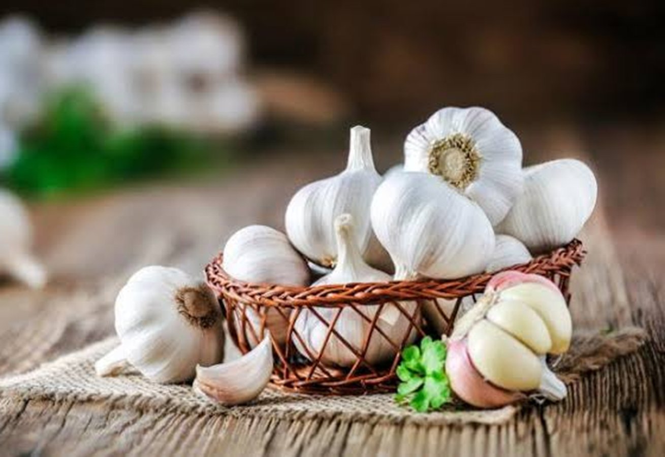 Tỏi chứa h&agrave;m lượng cao c&aacute;c hợp chất lưu huỳnh hữu cơ c&oacute; khả năng chống oxy h&oacute;a v&agrave; ức chế phản ứng vi&ecirc;m