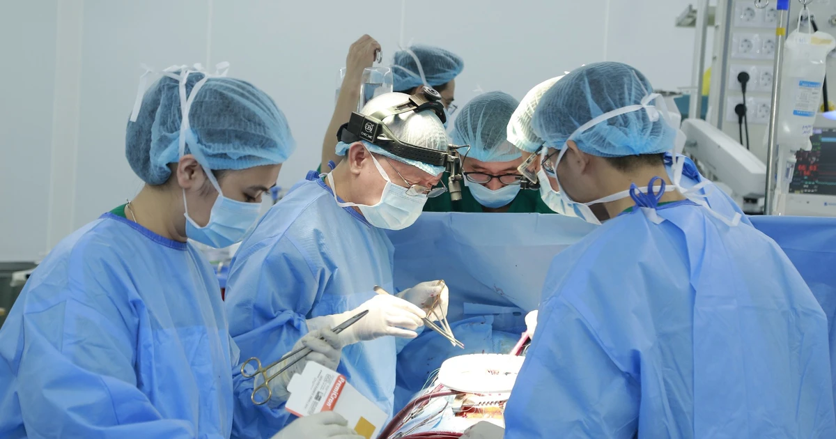 Ca mổ “cân não” nạo vét vôi hóa đường ra thất trái cứu bệnh nhân nguy kịch