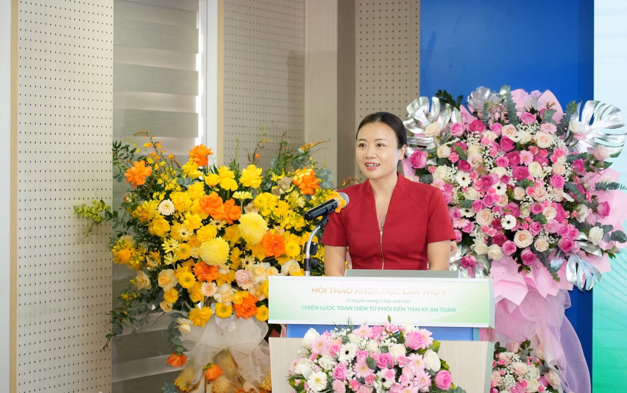thac-si-bac-si-le-thi-thu-hien-giam-doc-chuyen-mon-benh-vien-phat-bieu-khai-mac-hoi-thao.jpg