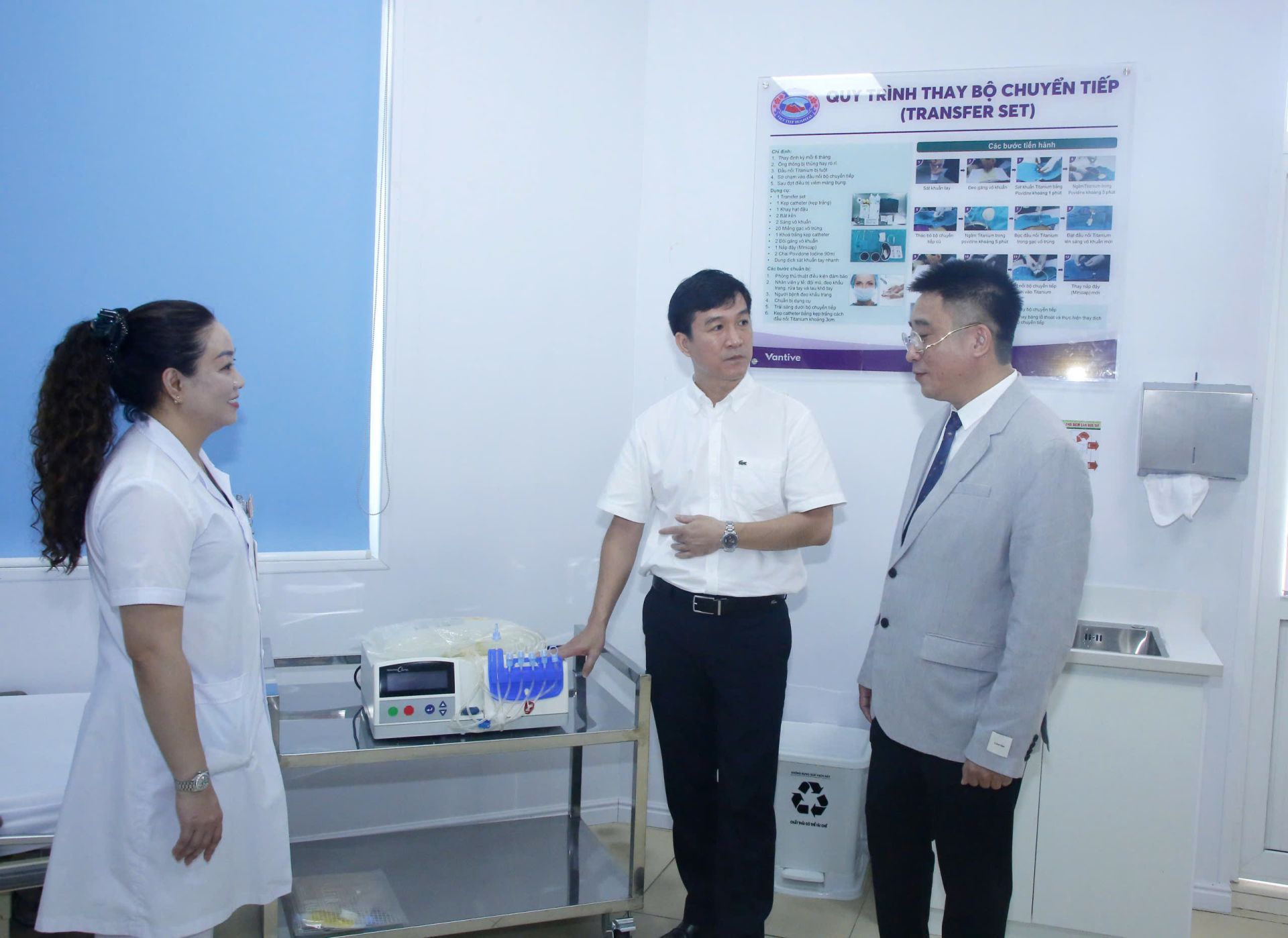 Bệnh viện Bạch Mai chuyển giao kỹ thuật lọc m&agrave;ng bụng cho Bệnh viện Hữu nghị Việt Tiệp.
