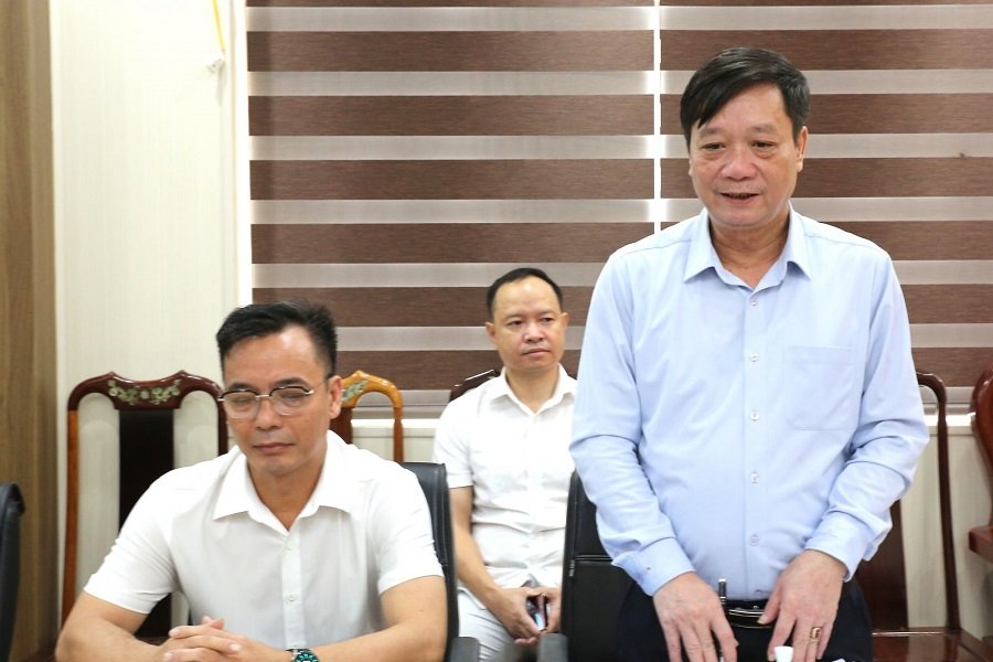 Bác sĩ Nguyễn Minh Đức, TUV, Giám đốc Sở Y tế Hà Tĩnh phát biểu tại buổi làm việc Bác sĩ Nguyễn Minh Đức, TUV, Giám đốc Sở Y tế Hà Tĩnh phát biểu tại buổi làm việc